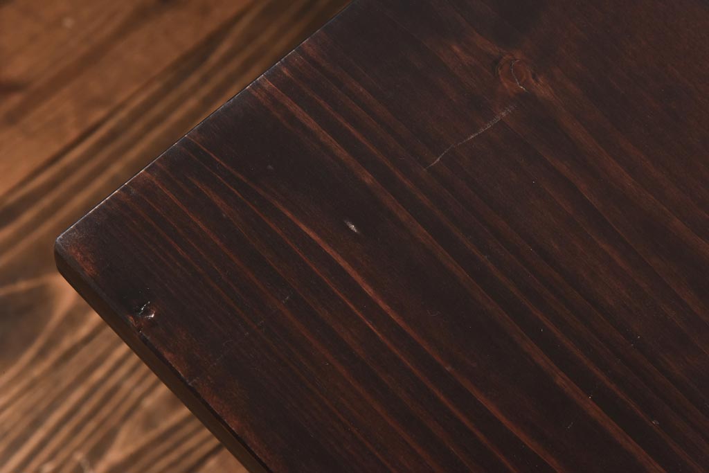 リメイク　ヒノキ材天板　古い鉄脚を合わせた小振りのテーブル(サイドテーブル、作業台、鉄脚テーブル)(1)