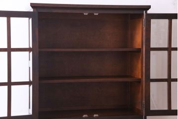 中古　北海道民芸家具　HM160K　落ち着いた色合いが上品な食器棚(本箱、収納棚)(定価約45万)