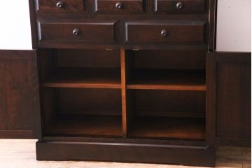 中古　北海道民芸家具　HM160K　落ち着いた色合いが上品な食器棚(本箱、収納棚)(定価約45万)