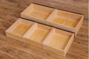 中古　北海道民芸家具　HM160K　落ち着いた色合いが上品な食器棚(本箱、収納棚)(定価約45万)