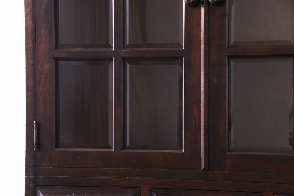 中古　北海道民芸家具　HM160K　落ち着いた色合いが上品な食器棚(本箱、収納棚)(定価約45万)