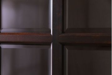 中古　北海道民芸家具　HM160K　落ち着いた色合いが上品な食器棚(本箱、収納棚)(定価約45万)