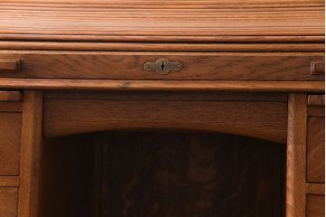 アンティーク家具　イギリスアンティーク　オーク材　キャスター付き　素朴な木肌が魅力のロールトップデスク(両袖机、在宅ワーク、在宅用ワークデスク)