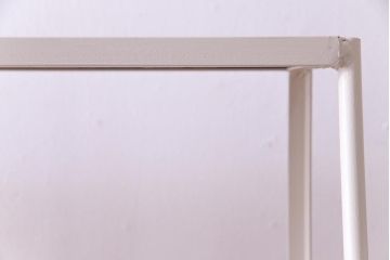 ラフジュ工房オリジナル　チーク無垢材　ペイント台形アイアンラック(飾り棚、陳列棚)