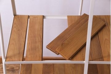 ラフジュ工房オリジナル　チーク無垢材　ペイント台形アイアンラック(飾り棚、陳列棚)