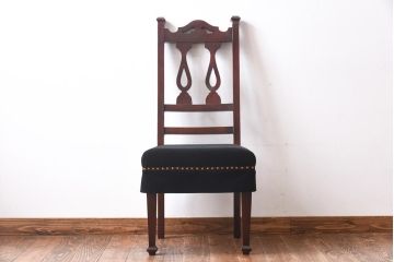 アンティーク家具　イギリスアンティーク　オーク材　クラシカルな佇まいが魅力のダイニングチェア(ワークチェア、椅子)
