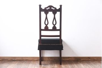 アンティーク家具　イギリスアンティーク　オーク材　クラシカルな佇まいが魅力のダイニングチェア(ワークチェア、椅子)