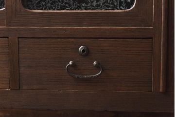 レトロ家具　昭和レトロ　桐材　鉄脚付き　結霜ガラスが品の良いタンスローボード(収納棚、リビングボード)