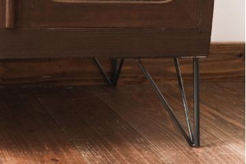 レトロ家具　昭和レトロ　桐材　鉄脚付き　結霜ガラスが品の良いタンスローボード(収納棚、リビングボード)