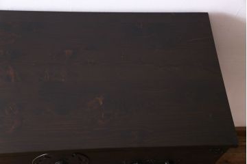 アンティーク家具　和製アンティーク　リメイク　片開き戸付き蝶覆輪金具の時代箪笥サイドチェスト(サイドボード、引き出し)