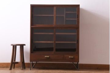 レトロ家具　昭和レトロ　リメイク　懐かしさ感じる鉄脚付キャビネット(戸棚、収納棚)