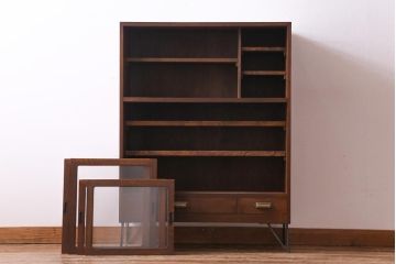 レトロ家具　昭和レトロ　リメイク　懐かしさ感じる鉄脚付キャビネット(戸棚、収納棚)