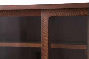 レトロ家具　昭和レトロ　リメイク　懐かしさ感じる鉄脚付キャビネット(戸棚、収納棚)