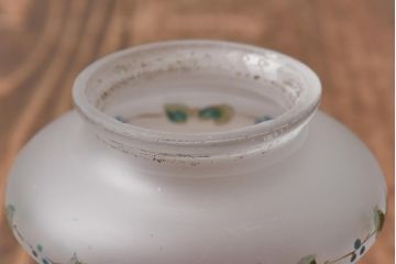 ヨーロッパビンテージ　手描きの花柄が上品なガラスシェード(ペンダントライト、天井照明)