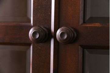 中古美品　北海道民芸家具　シックな雰囲気漂う大きな重ね食器棚(カップボード、収納棚)(2)