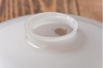 昭和レトロ　愛らしい鳥の透かし柄が魅力的なシェード(天井照明、電笠)