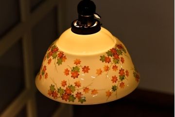 オールドノリタケ(則武、日本陶器)　紅葉が愛らしい電灯笠(シェード、ペンダントライト、吊り下げ照明)(1)