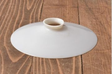 昔懐かしい白い平笠シェードの吊り下げ照明(天井照明、ペンダントライト)2個セット(1)