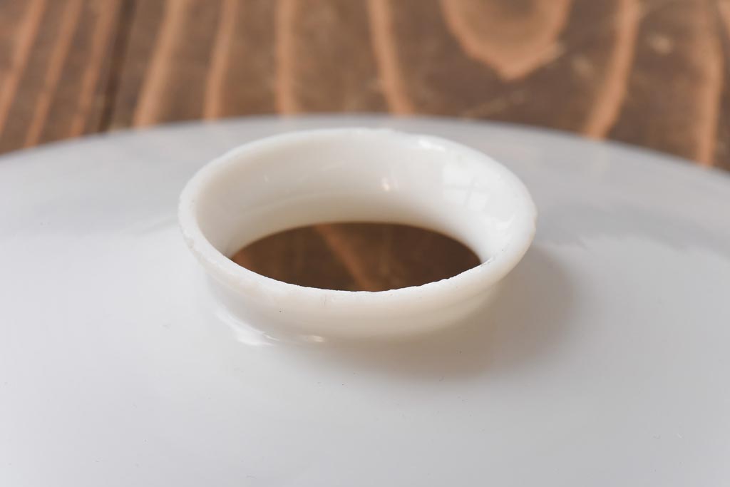 昔懐かしい白い平笠シェードの吊り下げ照明(天井照明、ペンダントライト)2個セット(2)