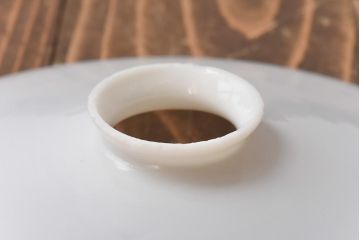 昔懐かしい白い平笠シェードの吊り下げ照明(天井照明、ペンダントライト)2個セット(2)