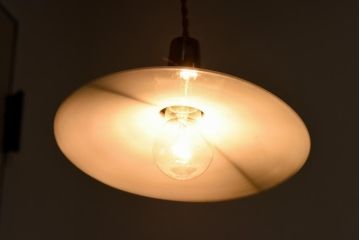 昭和期　素朴な味わいが魅力的な平笠シェード(天井照明、電笠)(1)