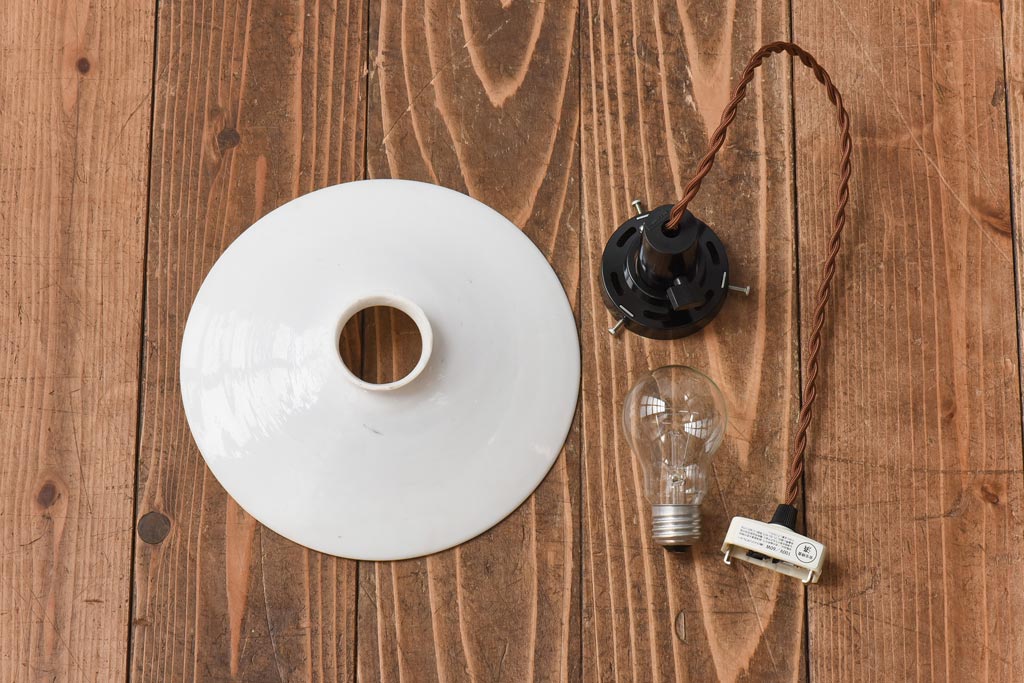 昭和期　素朴な味わいが魅力的な平笠シェード(天井照明、電笠)(2)