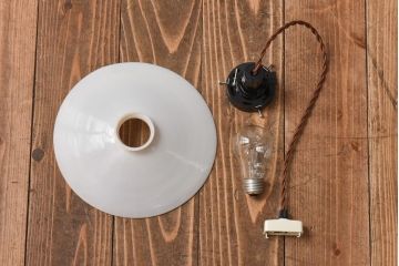 昭和期　素朴な味わいが魅力的な平笠シェード(天井照明、電笠)