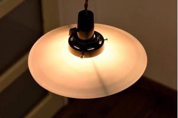 昔懐かしい白い平笠シェードの吊り下げ照明(天井照明、電笠)(1)
