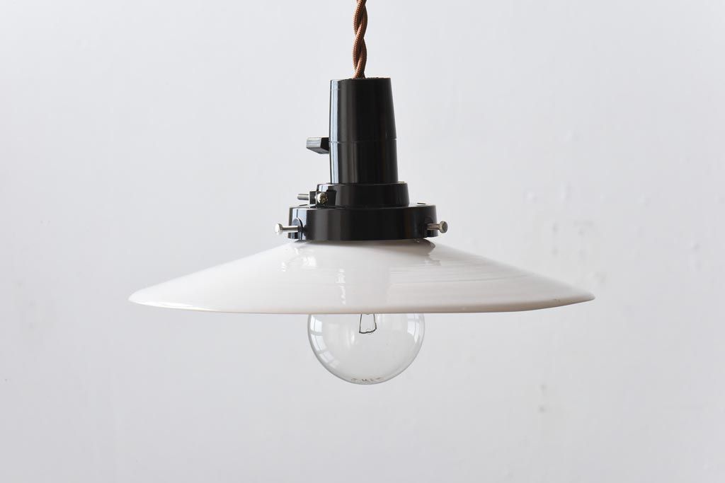 昔懐かしい白い平笠シェードの吊り下げ照明(天井照明、電笠)(2)