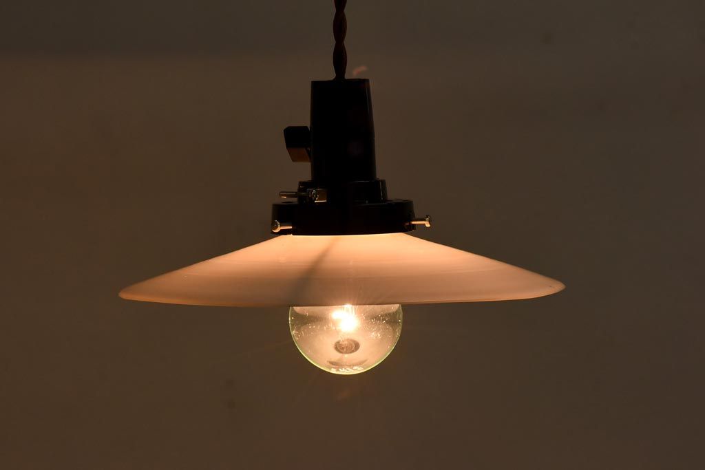 昔懐かしい白い平笠シェードの吊り下げ照明(天井照明、電笠)(2)