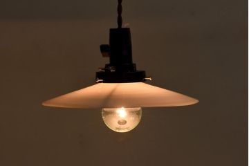 昔懐かしい白い平笠シェードの吊り下げ照明(天井照明、電笠)(2)