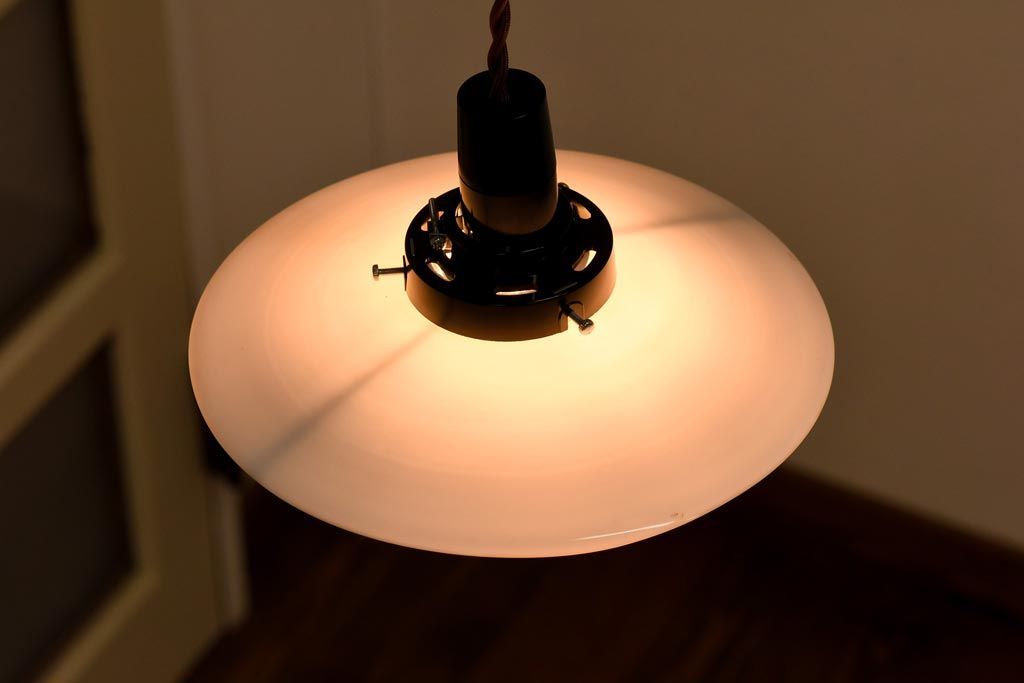 昔懐かしい白い平笠シェードの吊り下げ照明(天井照明、電笠)(2)