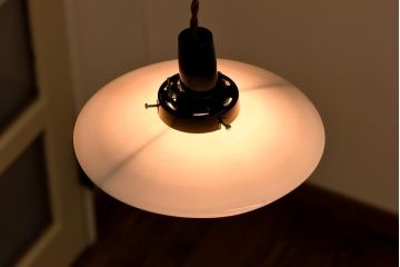 昔懐かしい白い平笠シェードの吊り下げ照明(天井照明、電笠)(2)