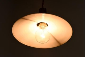 昔懐かしい白い平笠シェードの吊り下げ照明(天井照明、電笠)(2)