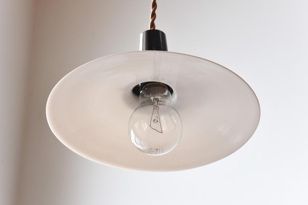 昔懐かしい白い平笠シェードの吊り下げ照明(天井照明、電笠)(2)
