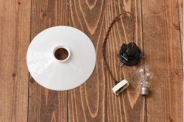 昔懐かしい白い平笠シェードの吊り下げ照明(天井照明、電笠)(2)