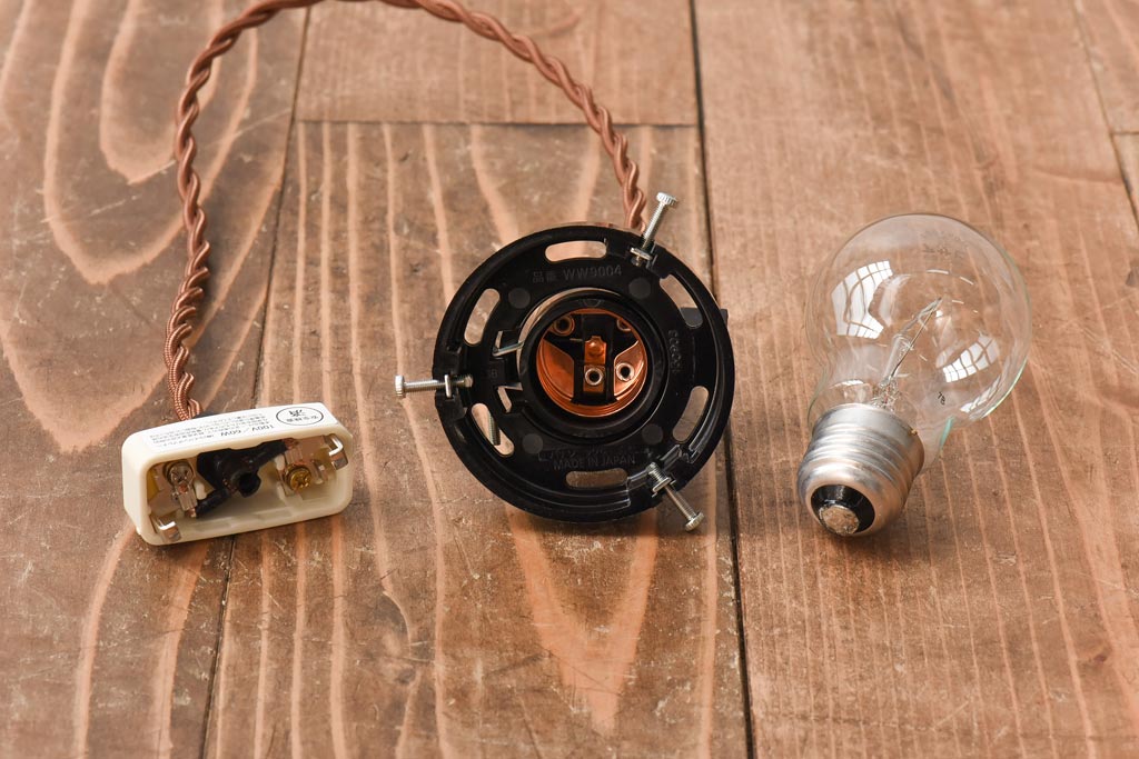 昔懐かしい白い平笠シェードの吊り下げ照明(天井照明、電笠)(2)