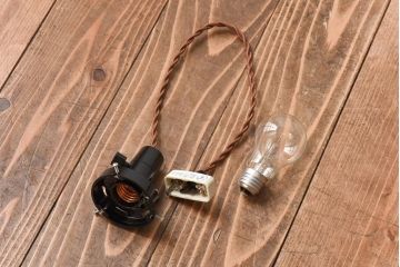 昔懐かしい白い平笠シェードの吊り下げ照明(天井照明、電笠)(2)