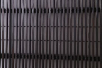 昭和期　板ガラス裏障子留め　色ガラスがアクセントになった格子帯戸(ガラス帯戸、格子戸、引き戸、建具)2枚組