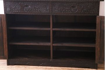 ヴィンテージ家具　ビンテージ　伝統工芸　軽井沢彫り　繊細な彫りが豪華さを演出するチェスト(サイドボード、収納棚)