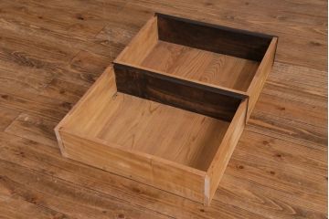 ヴィンテージ家具　ビンテージ　伝統工芸　軽井沢彫り　繊細な彫りが豪華さを演出するチェスト(サイドボード、収納棚)