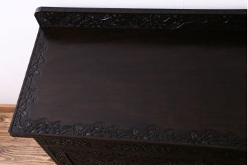 ヴィンテージ家具　ビンテージ　伝統工芸　軽井沢彫り　繊細な彫りが豪華さを演出するチェスト(サイドボード、収納棚)