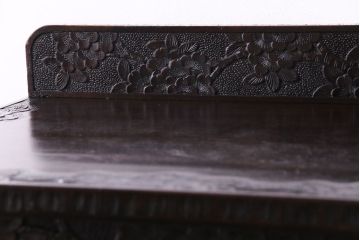 ヴィンテージ家具　ビンテージ　伝統工芸　軽井沢彫り　繊細な彫りが豪華さを演出するチェスト(サイドボード、収納棚)