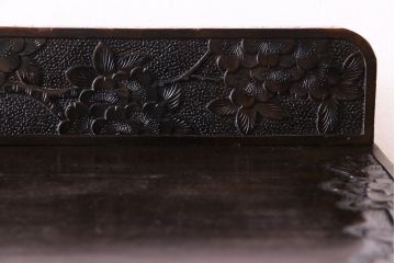 ヴィンテージ家具　ビンテージ　伝統工芸　軽井沢彫り　繊細な彫りが豪華さを演出するチェスト(サイドボード、収納棚)