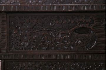 ヴィンテージ家具　ビンテージ　伝統工芸　軽井沢彫り　繊細な彫りが豪華さを演出するチェスト(サイドボード、収納棚)