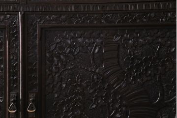 ヴィンテージ家具　ビンテージ　伝統工芸　軽井沢彫り　繊細な彫りが豪華さを演出するチェスト(サイドボード、収納棚)