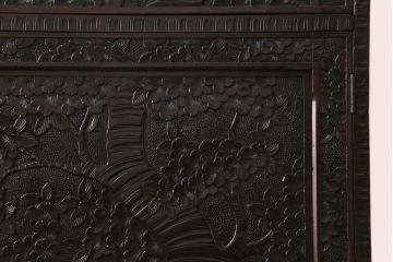 ヴィンテージ家具　ビンテージ　伝統工芸　軽井沢彫り　繊細な彫りが豪華さを演出するチェスト(サイドボード、収納棚)