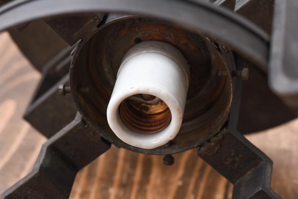 大正ロマン　激レア!ブラケットのデザインが魅力的な天井照明(ライト)