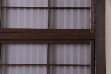 昭和期　板ガラス裏障子留め　ガラスから透ける縦桟が美しい格子戸(ガラス帯戸、仕切り戸、引き戸、建具)