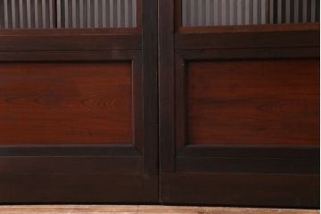 昭和レトロ　板ガラス裏障子留め　ケヤキ材　個性的な組み合わせが魅力の格子戸(ガラス帯戸、仕切り戸、引き戸、建具)2枚組